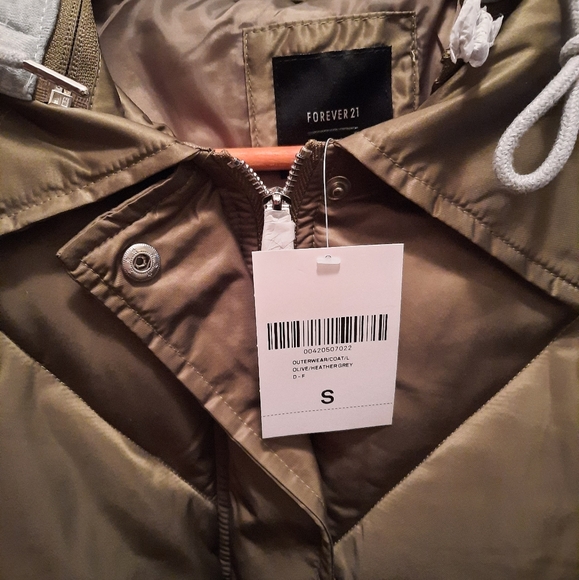 Forever 21 Puffer Jacket - Picture 8 of 8